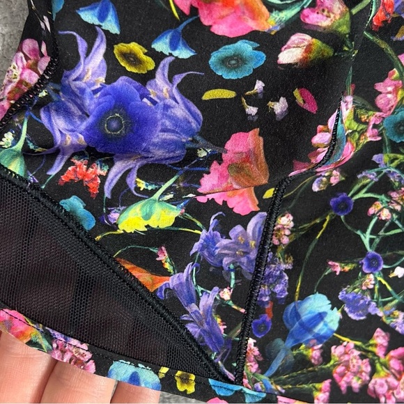 Lululemon Shorts Womens 0 Hotty Hot 4” Inseam
Flowerscope Lined Athletic Run Gym - Picture 9 of 13